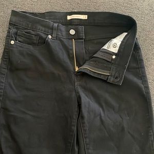 Levi’s women’s stretchy jeans size 8 (29x30)